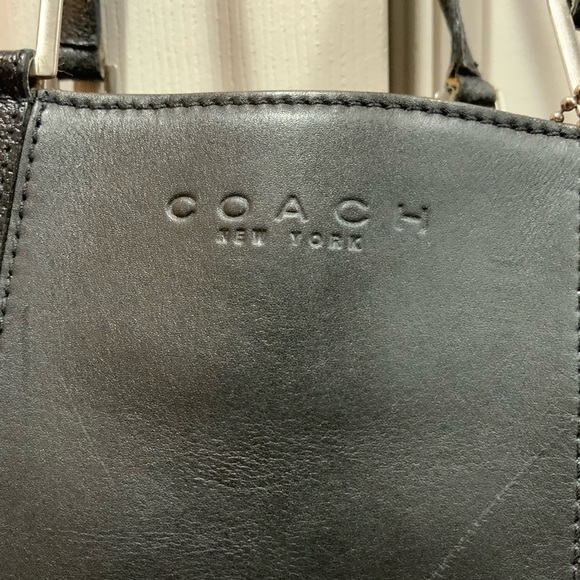 Coach small black leather tote bag. Appx 10L X 9.5 w 11 inch handle drop - Picture 3 of 7
